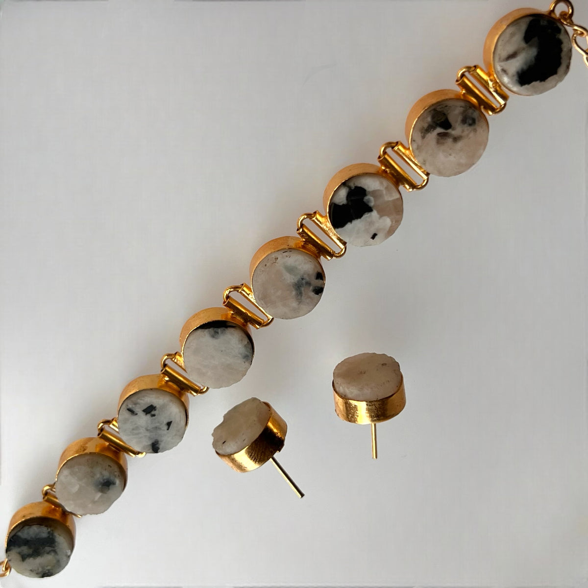 AZARI BIJOUX RAW STONE GOLD TONED HANDMADE CHOKER WITH EARRINGS CH427