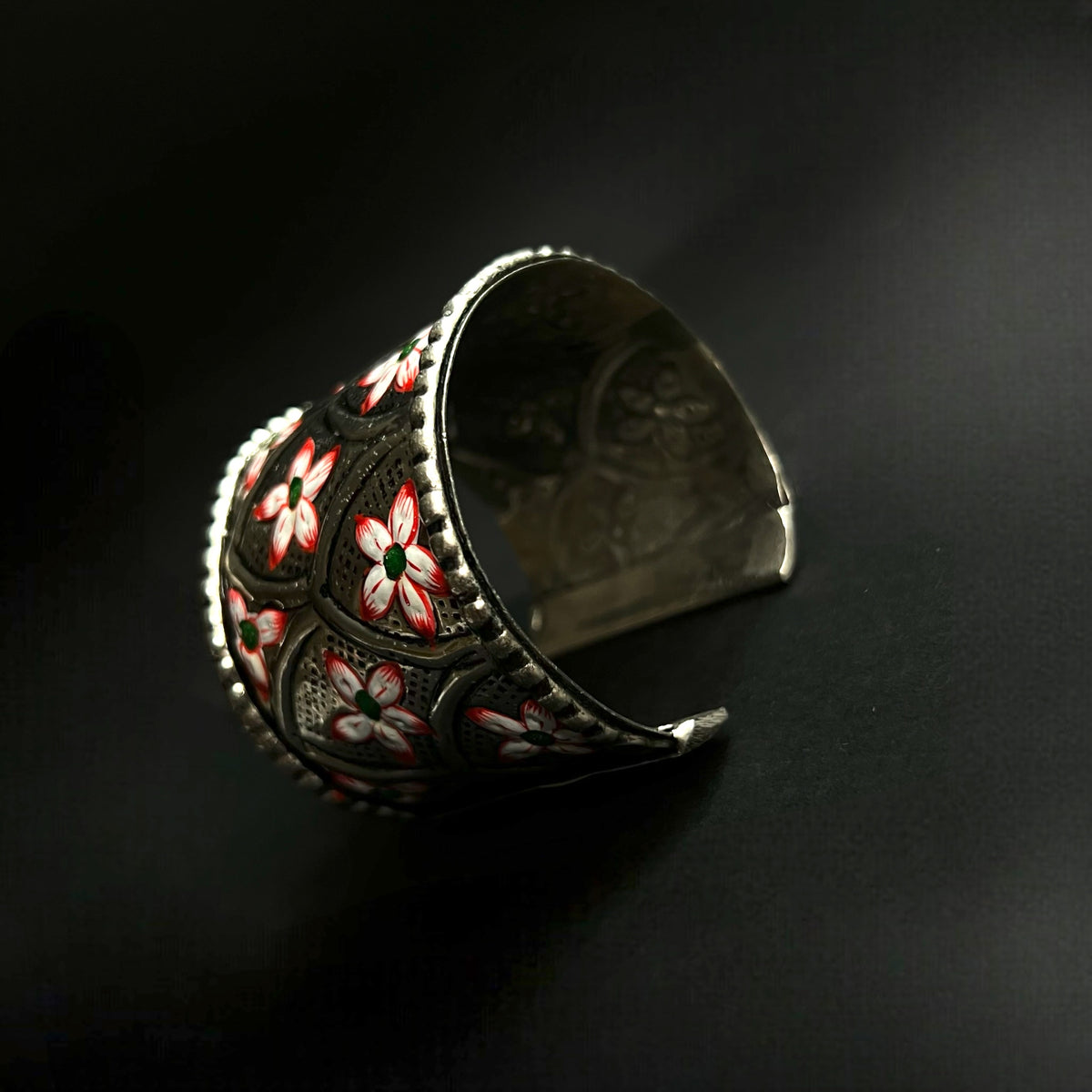 NEETU HAND HAMMERED AND HANDMADE HAND PAINTED ANTIQUE TONED CLASSIC HAND CUFF BR46