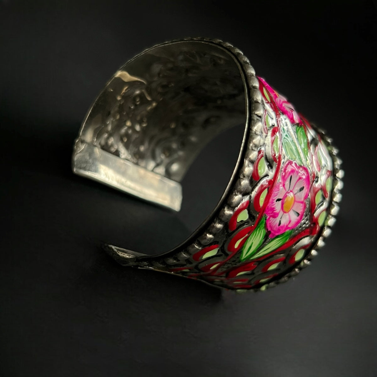 NEETU HAND HAMMERED AND HANDMADE HAND PAINTED ANTIQUE TONED CLASSIC HAND CUFF BR46