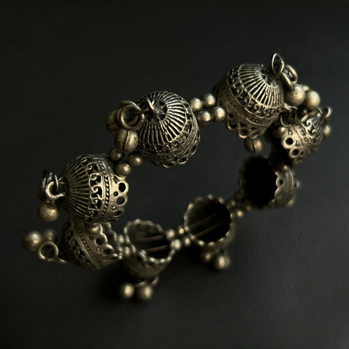 CHOLE BLACK POLISH CLASSIC STNEHAND CAFFS BRACELETS BR87