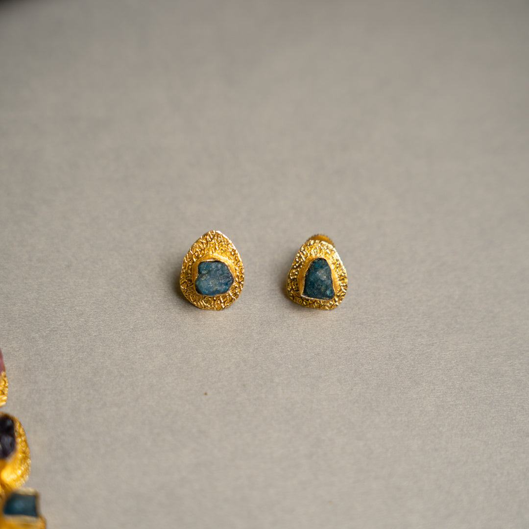 PETITE THAMIZHACHI BIJOUX EXCLUSIVE AND PREMIUM RAW STONES AND MOP HANDMADE GOLD TONED NECKPIECE/NECKLACE, BRACELET CUFF, RING WITH EARRING SET NL146