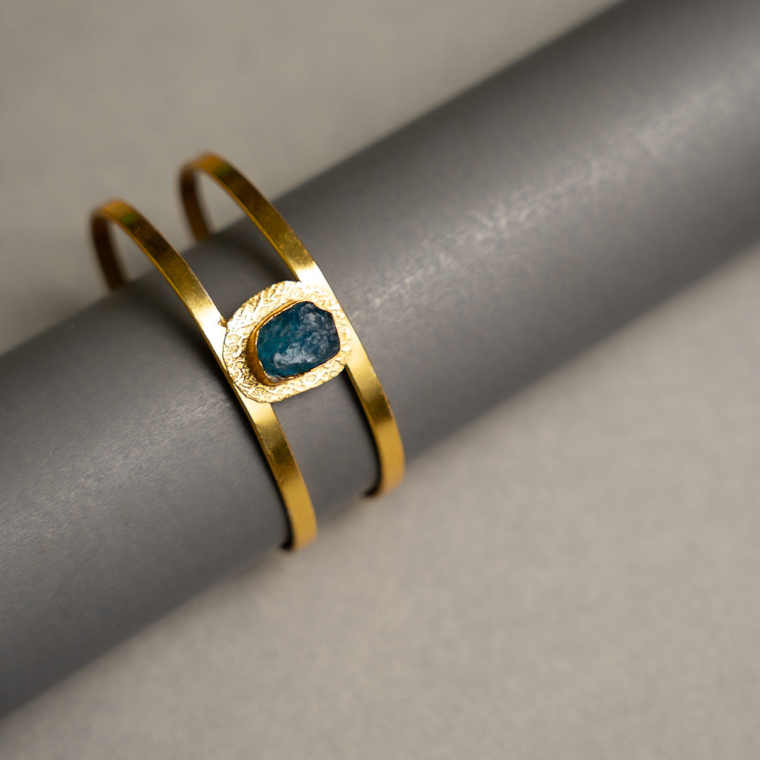 PETITE THAMIZHACHI BIJOUX EXCLUSIVE AND PREMIUM RAW STONES AND MOP HANDMADE GOLD TONED NECKPIECE/NECKLACE, BRACELET CUFF, RING WITH EARRING SET NL146