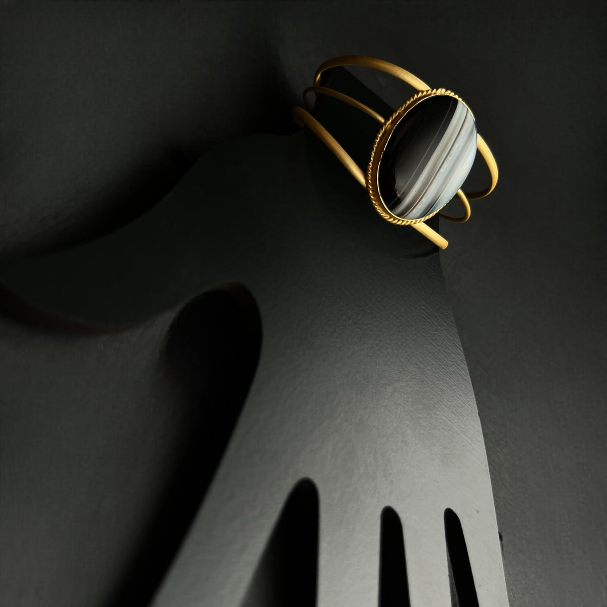 KINNA HAND HAMMERED AND HANDMADE GOLD TONED CLASSIC STONE BRACELETS BR19