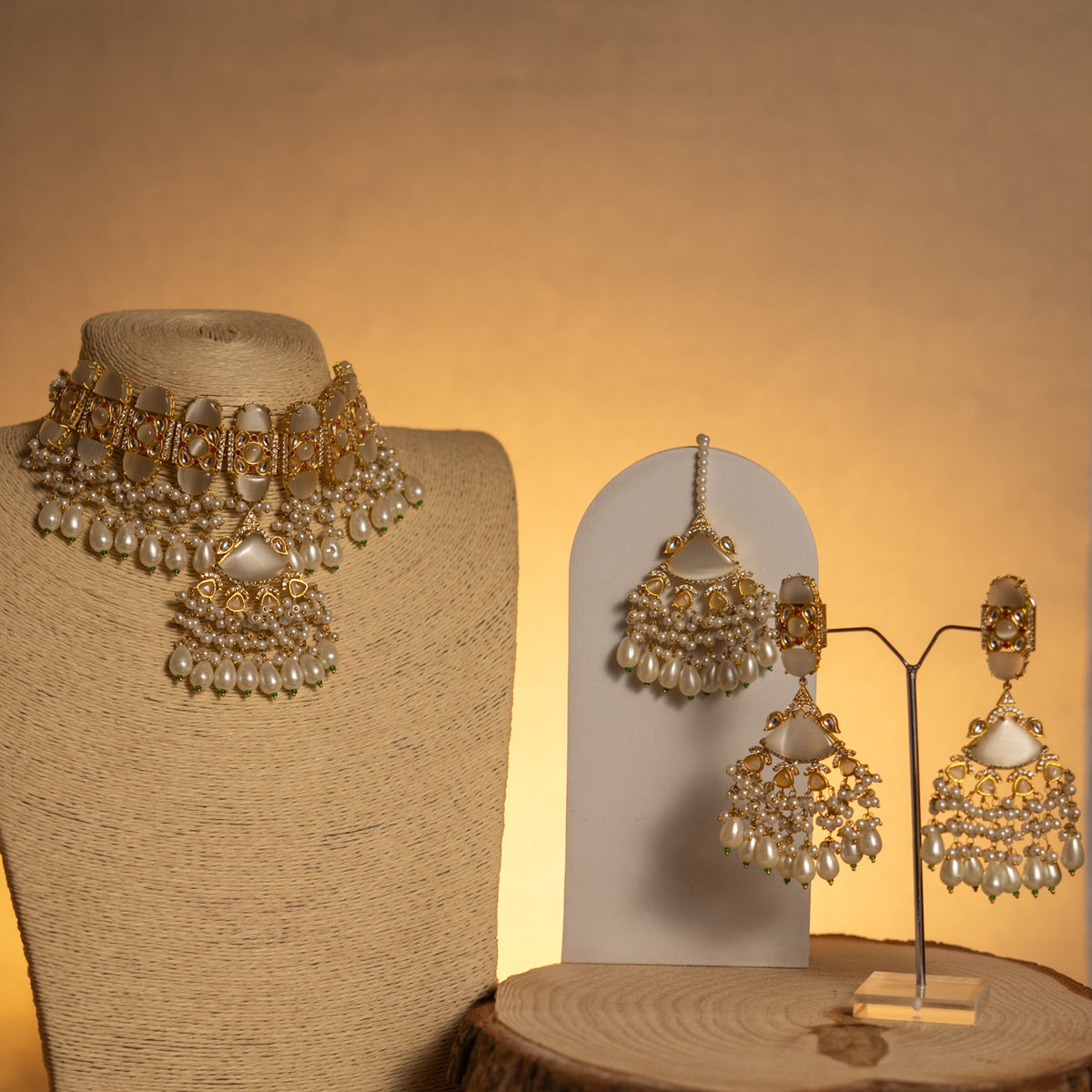 VIVAHA SEMI HANDMADE GOLD TONED MONALISA NECKLACE SET WITH TIKKA NL58