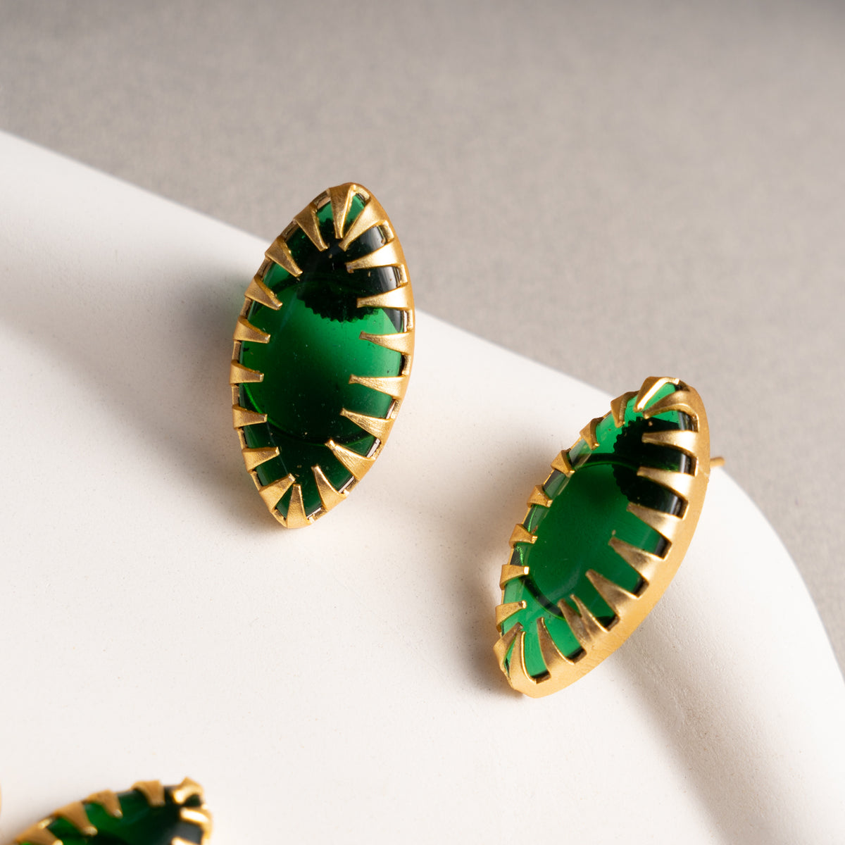 NAOMI GOLD TONED HANDMADE HAND HAMMERED CHOKER EARRINGS OF19