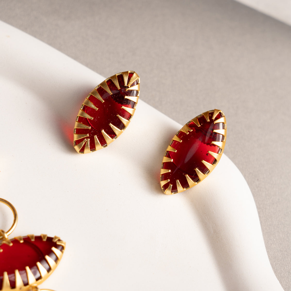 NAOMI GOLD TONED HANDMADE HAND HAMMERED CHOKER EARRINGS OF19