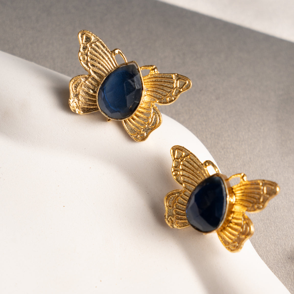 MAEVE GOLD TONED RUSTIC AND HANDMADE HAND HAMMERED NECKLACE AND EARRINGS OF22