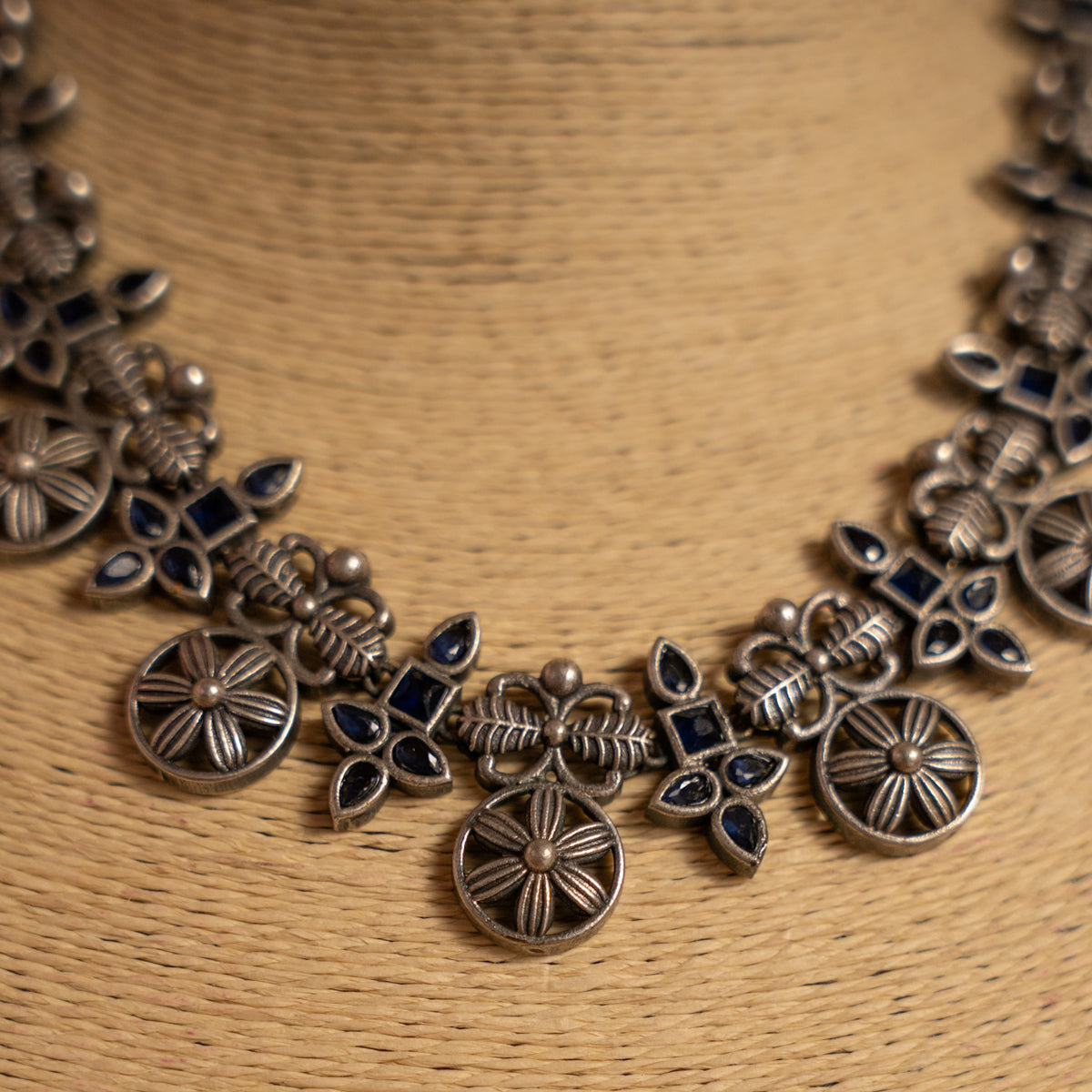 ALICE FAUX SILVER SEMI HANDMADE ANTIQUE NECKPIECE/NECKLACE WITH EARRING NL287