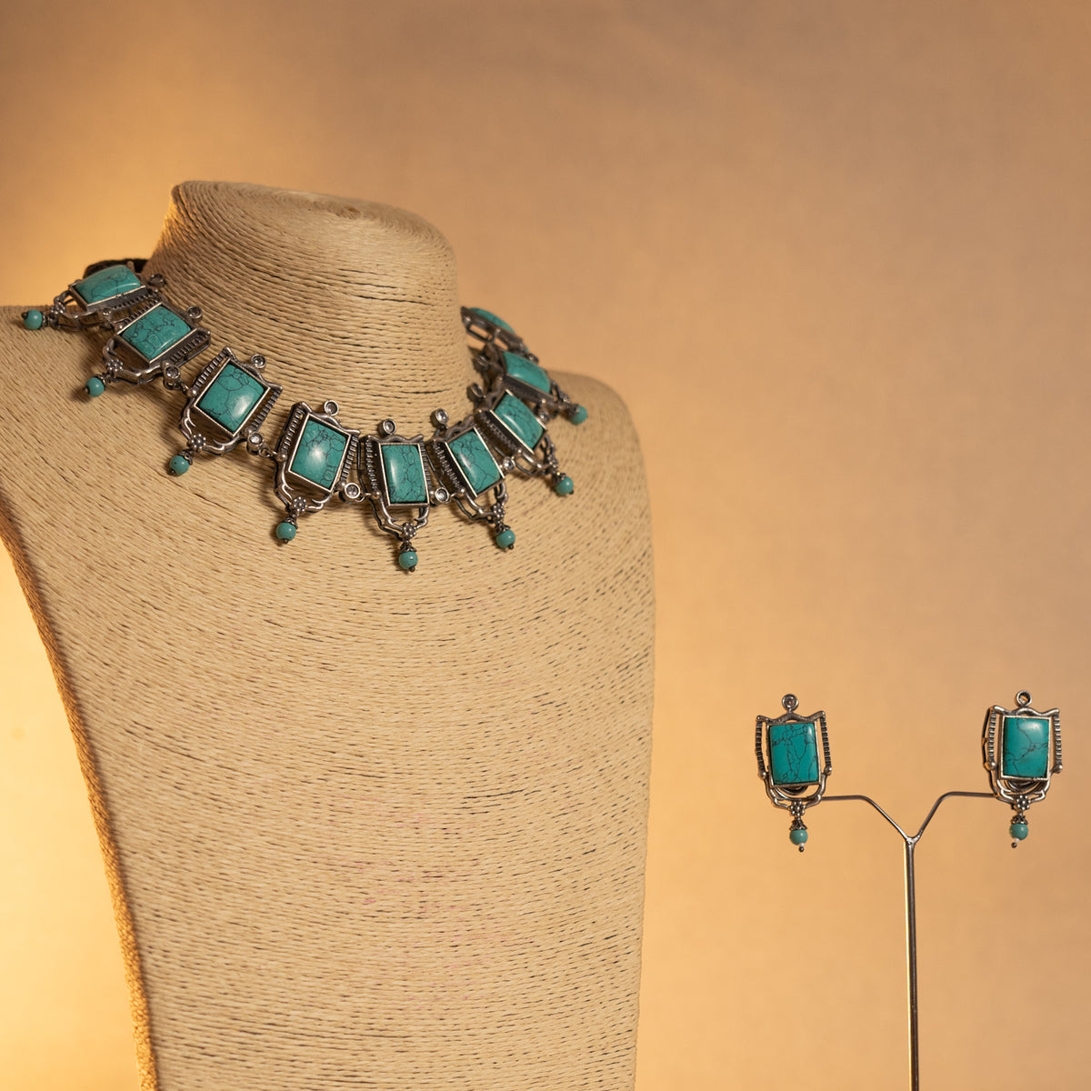 PAISLEY SEMI HANDMADE FAUX SILVER ANTIQUE NECKPIECE/NECKLACE WITH EARRING NL275