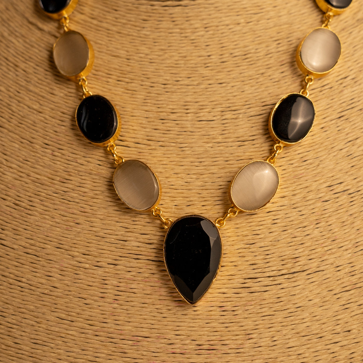 MOLE HANDMADE BIJOUX PREMIUM AND BIJOUX EXCLUSIVE MONALISA NECKLACE/ NECKPIECE NL32