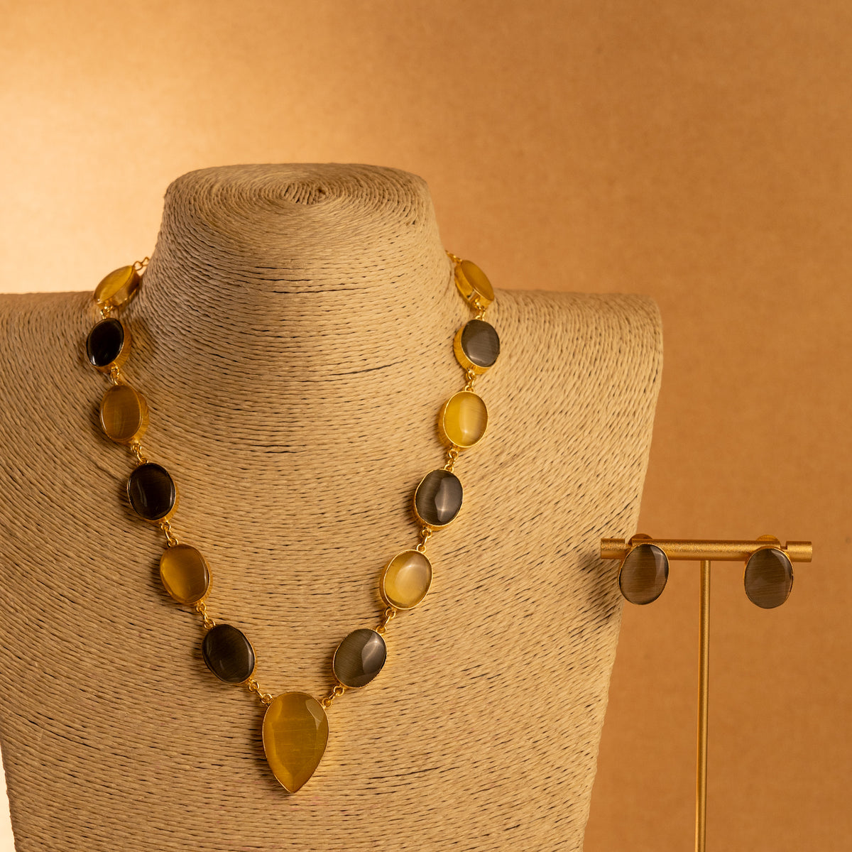 MOLE HANDMADE BIJOUX PREMIUM AND BIJOUX EXCLUSIVE MONALISA NECKLACE/ NECKPIECE NL32