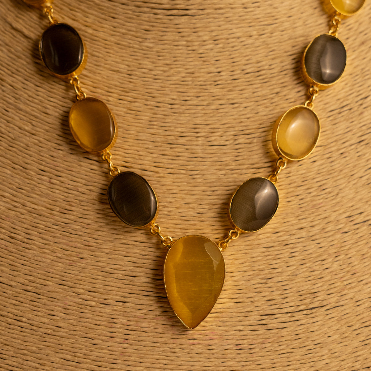 MOLE HANDMADE BIJOUX PREMIUM AND BIJOUX EXCLUSIVE MONALISA NECKLACE/ NECKPIECE NL32