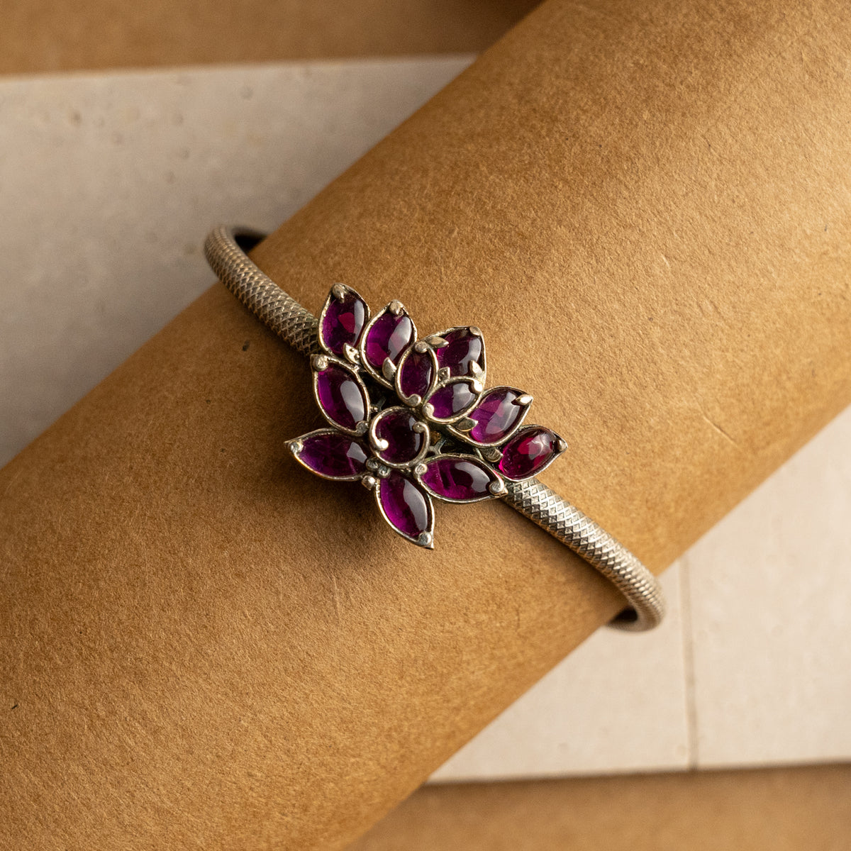 MANISHA HANDMADE SILVER TONED CLASSIC KEMP STONE BRACELETS BR69