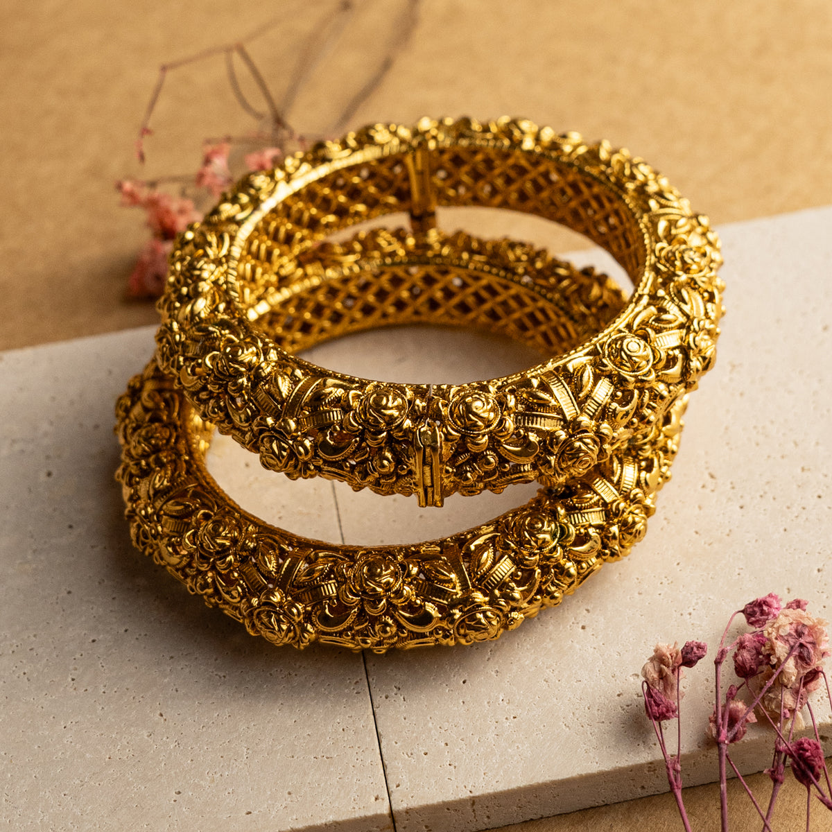 VINANIJA GOLD ANTIQUE FINISH RAW TONED CLASSIC BANGLES/BRACELETS BR53