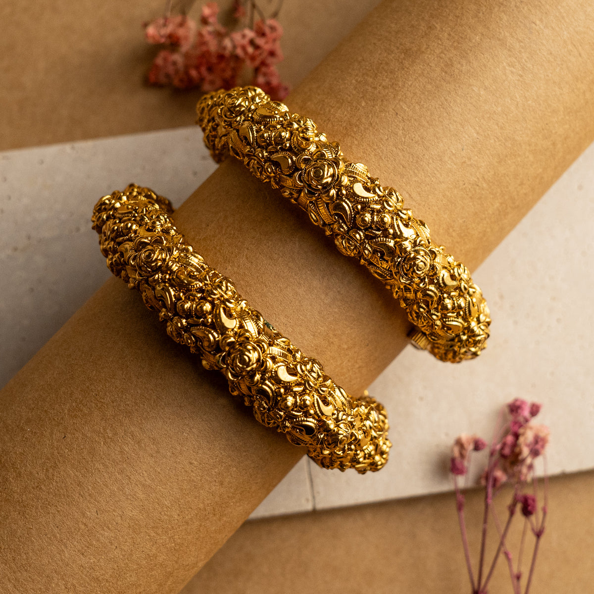 VINANIJA GOLD ANTIQUE FINISH RAW TONED CLASSIC BANGLES/BRACELETS BR53