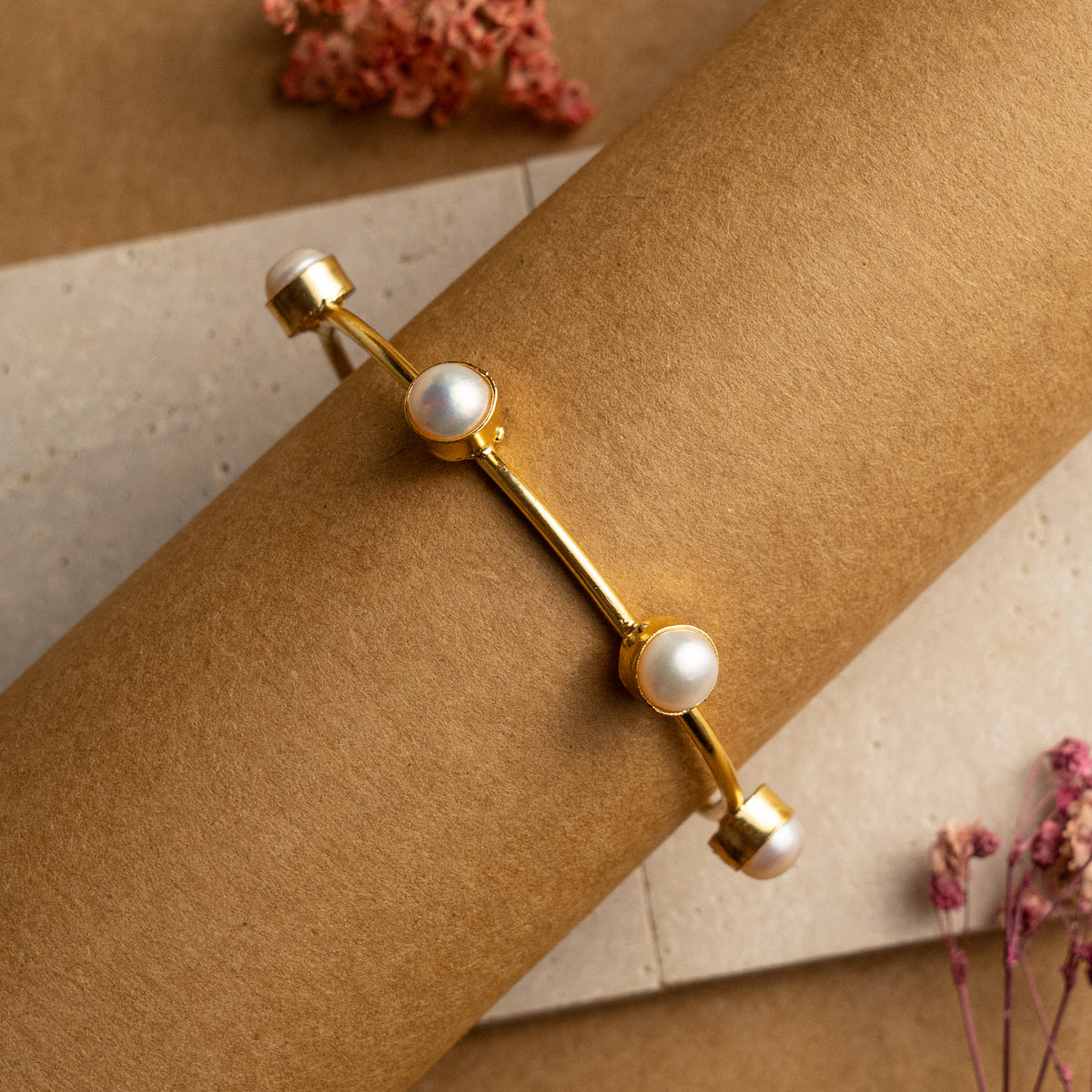 MINNE  HAND HAMMERED AND HANDMADE GOLD TONED CLASSIC STONE BRACELETS BR34