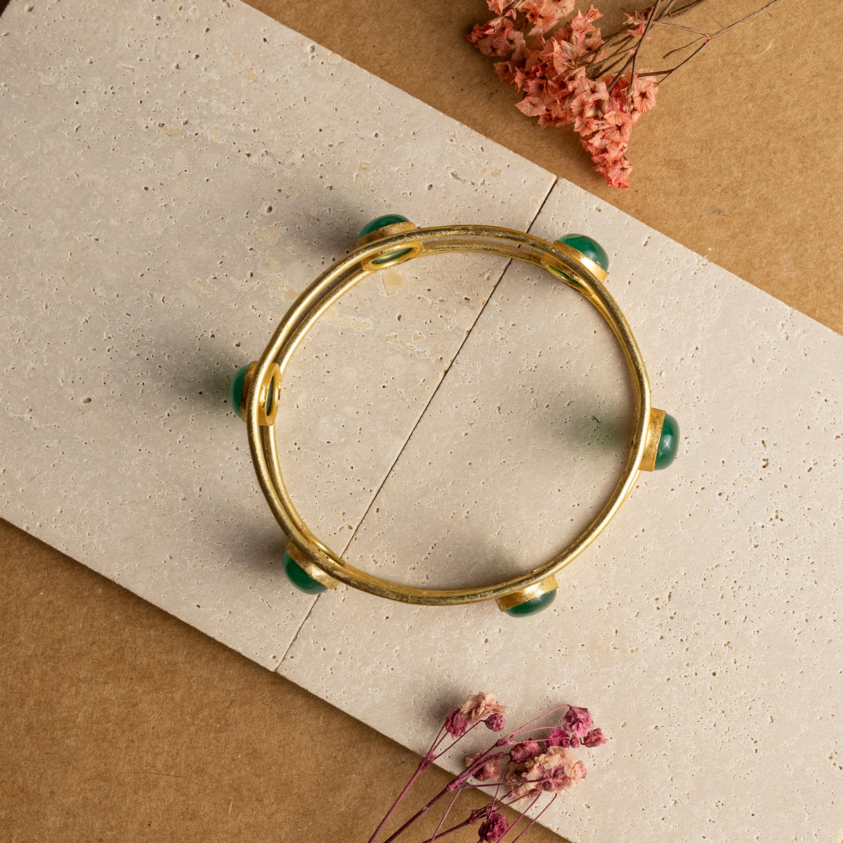 EMERALD  HAND HAMMERED AND HANDMADE GOLD TONED CLASSIC STONE BRACELETS BR40