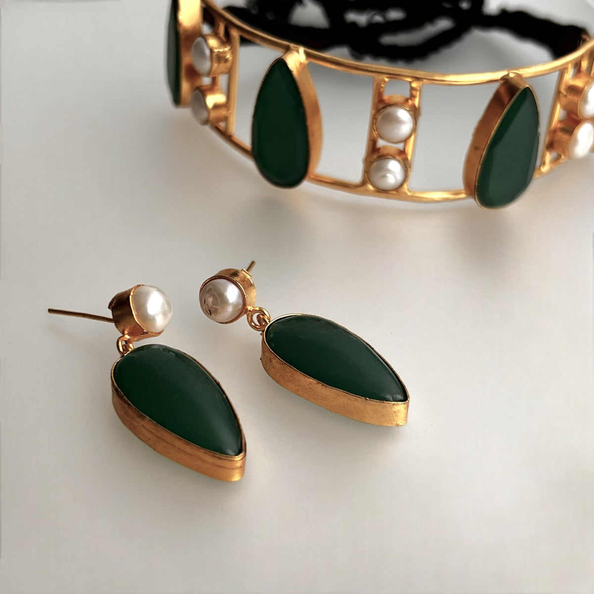 RIMA EMERALD AND PEARL BIJOUX PREMIUM AND EXCLUSIVE HANDMADE CHOKER / HASLI  WITH EARRINGS CH50