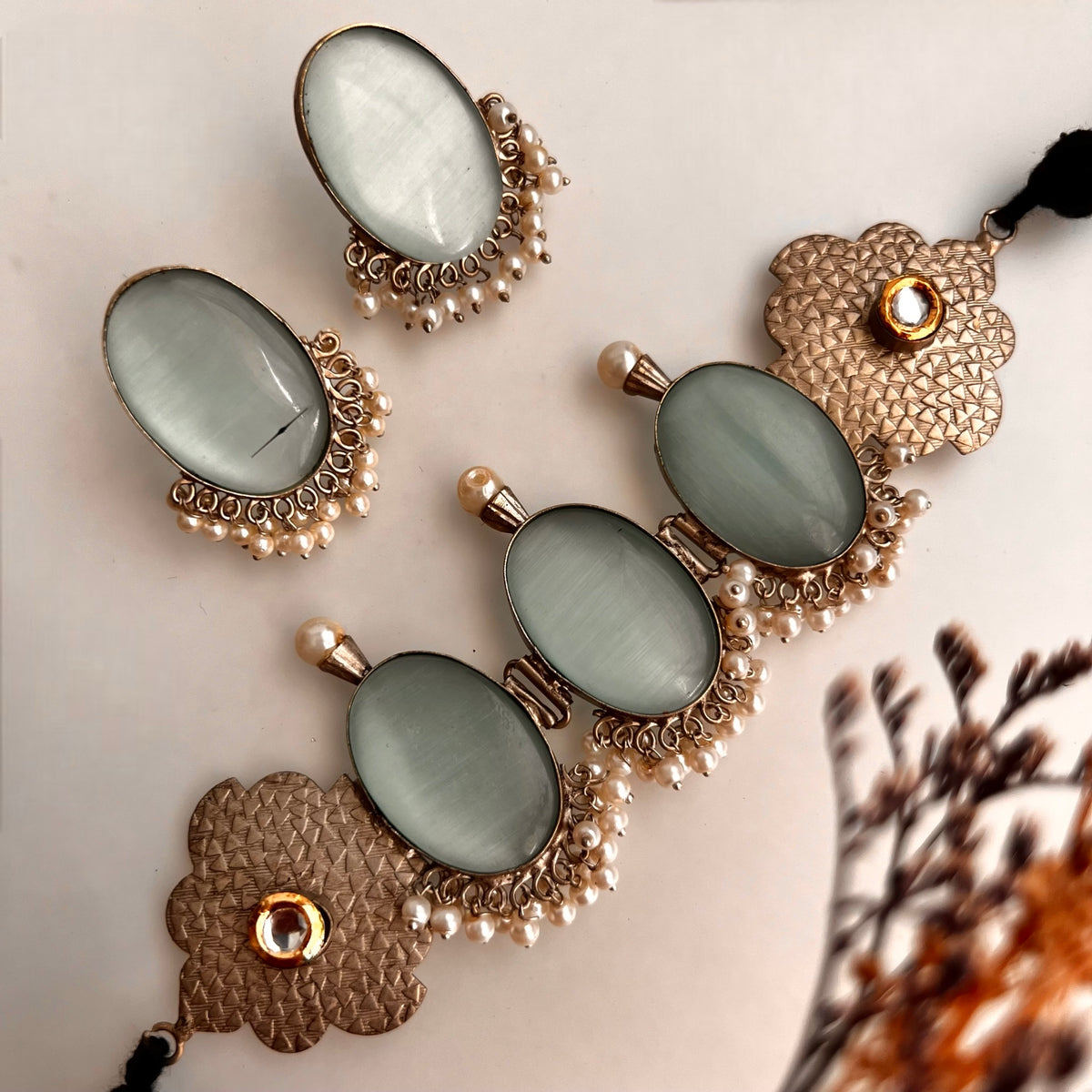 KATHIRA BIJOUX PREMIUM AND EXCLUSIVE HANDMADE CHOKER WITH EARRINGS CH60