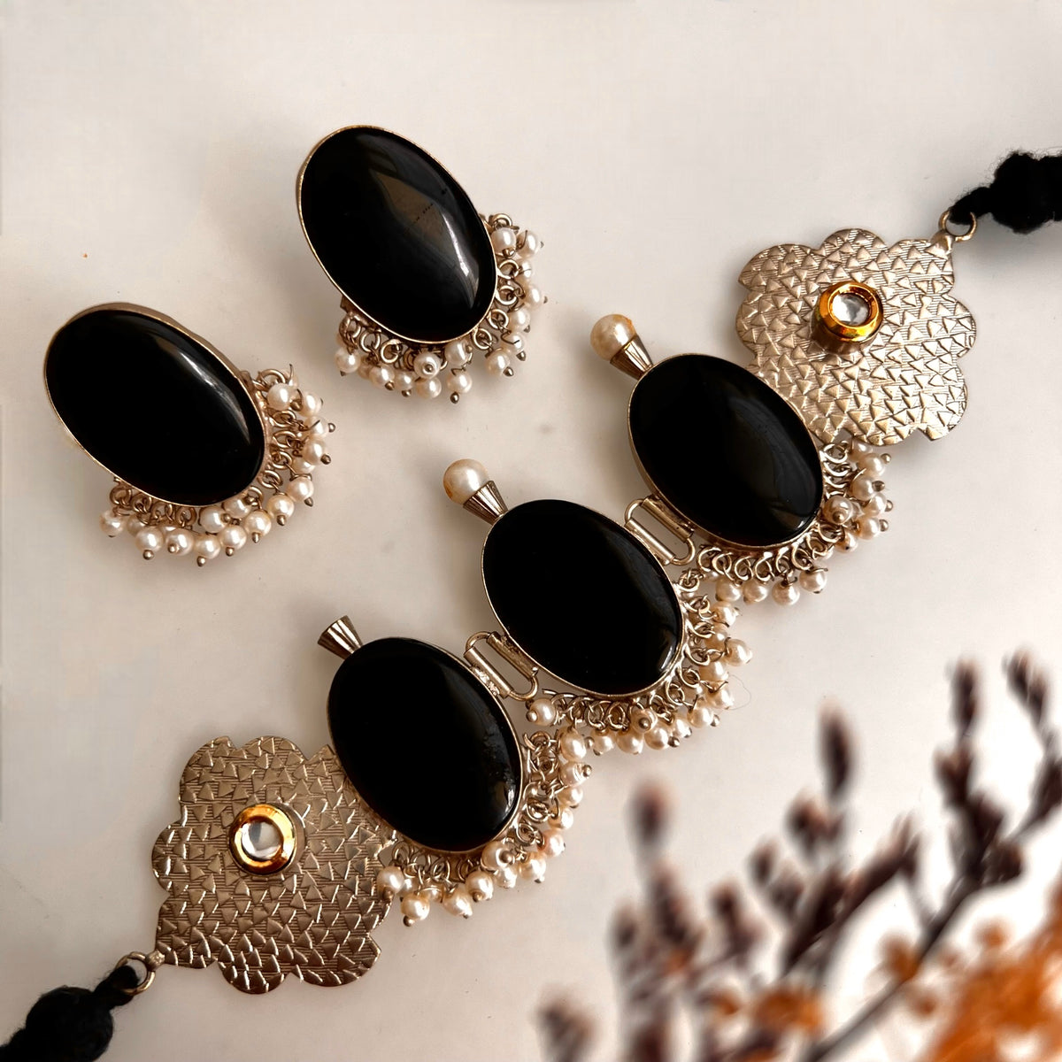 KATHIRA BIJOUX PREMIUM AND EXCLUSIVE HANDMADE CHOKER WITH EARRINGS CH60