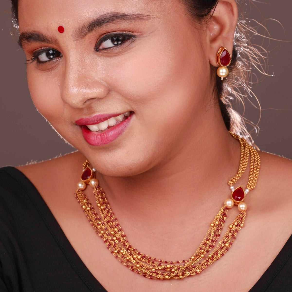 REVATHY GOLD TONED ANTIQUE FINISH NECKLACE WITH EARRINGS NL181