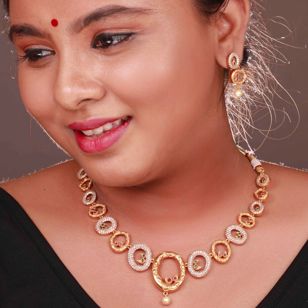 DIA DIANA GOLD TONED ANTIQUE FINISH NECKLACE WITH EARRINGS NL196