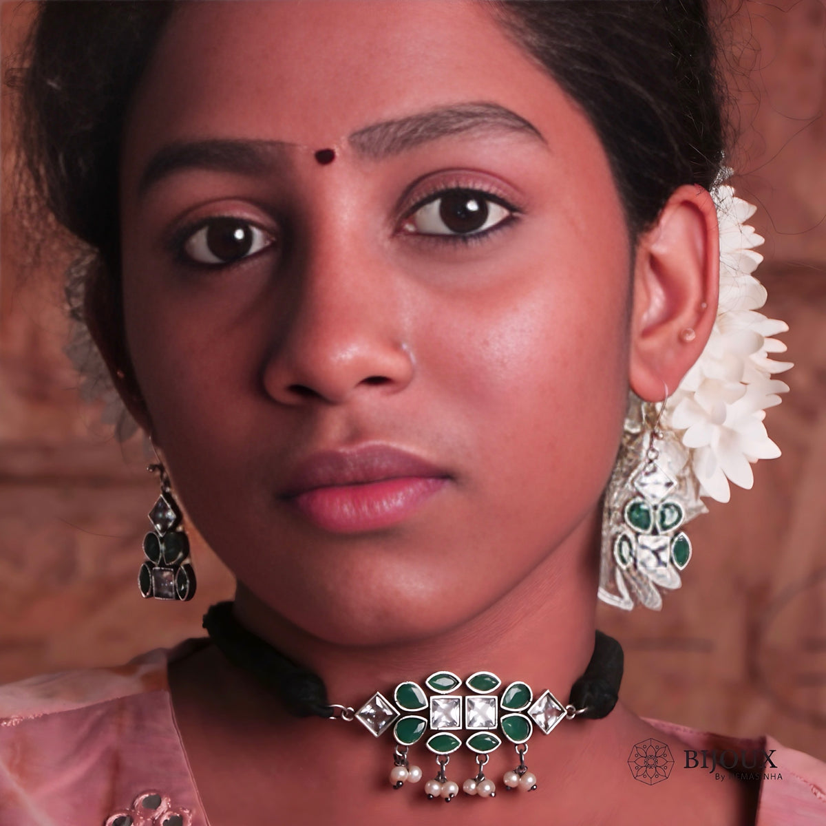 INETHRA BIJOUX PREMIUM AND EXCLUSIVE SEMI HANDMADE CHOKER WITH EARRINGS CH82