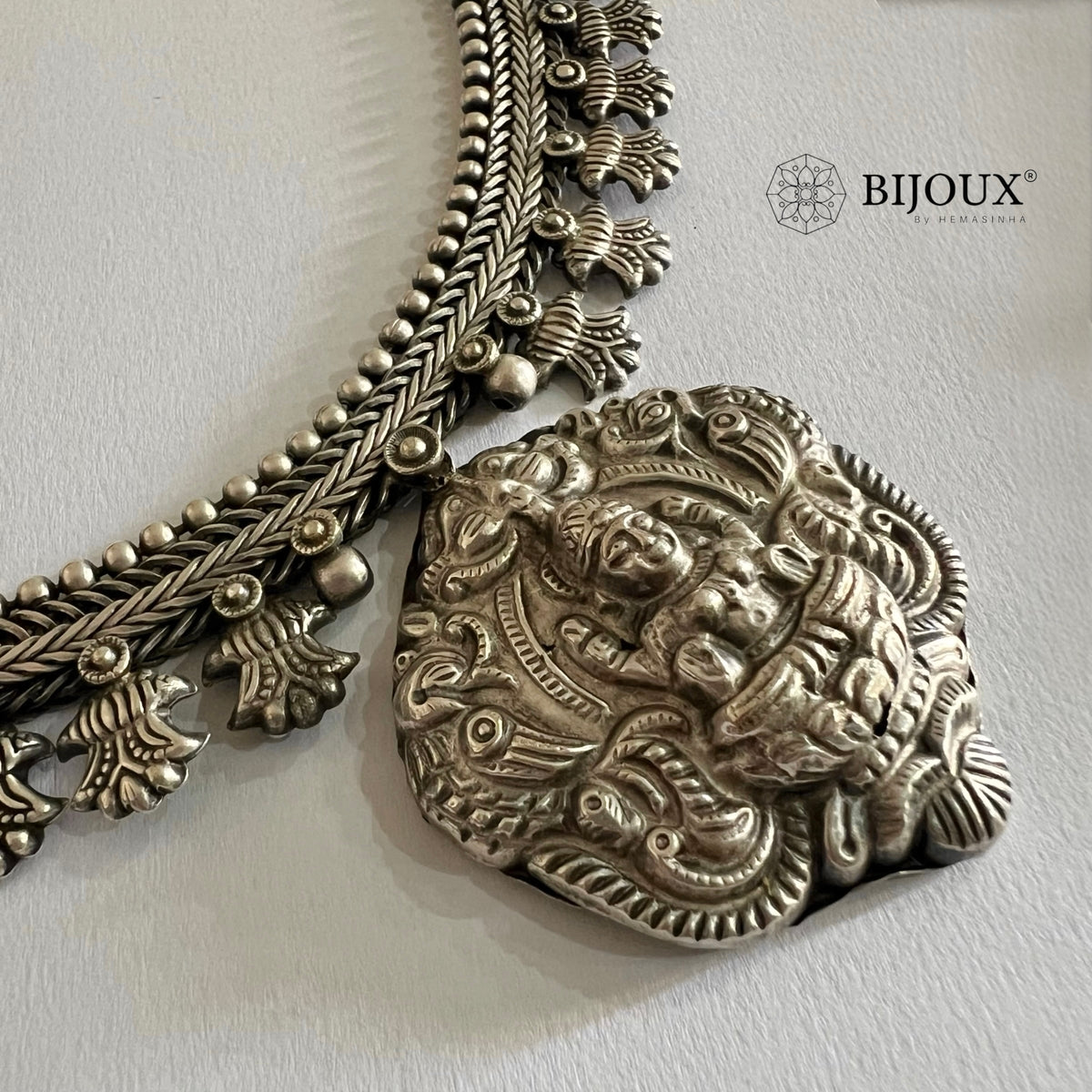 MRILANILI TEMPLE SEMI HANDMADE ANTIQUE SILVER TONED NECKLACE  NL292