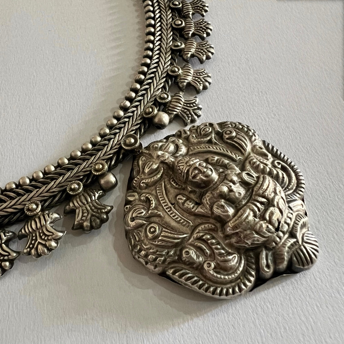 MRILANILI TEMPLE SEMI HANDMADE ANTIQUE SILVER TONED NECKLACE  NL292