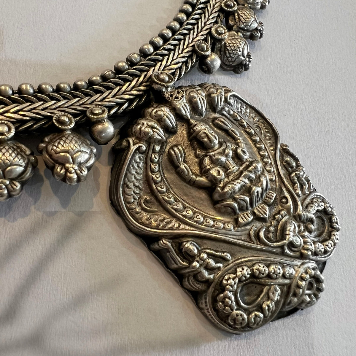 MRILANILI TEMPLE SEMI HANDMADE ANTIQUE SILVER TONED NECKLACE  NL292