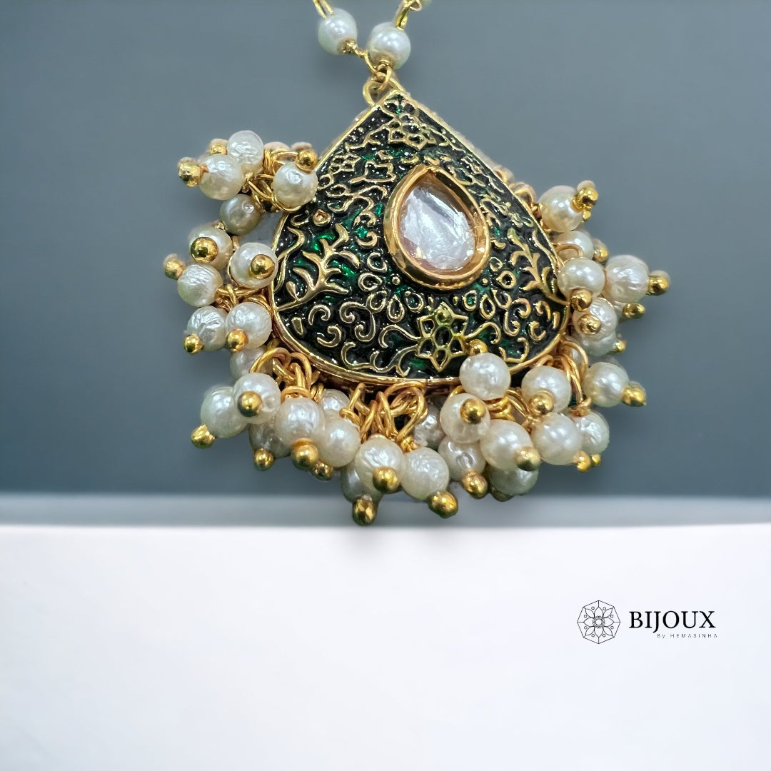 LISA HANDMADE KUNDAN POLKI AND MULTINMATERIAL CHAIN WITH PENDANT NECKLACE CH138