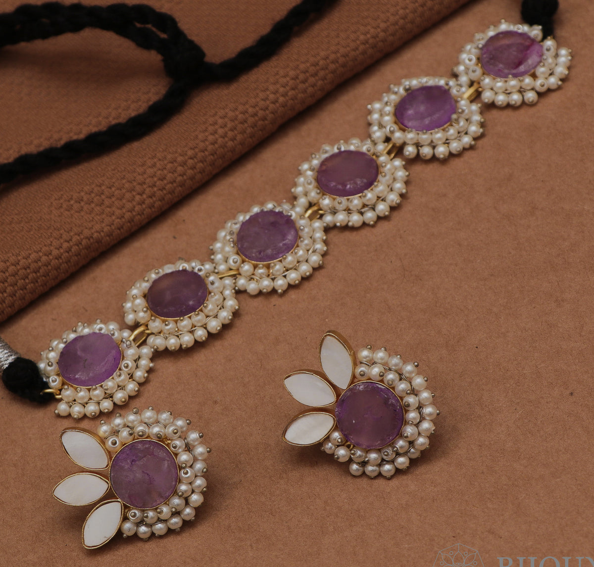 WILLOW BIJOUX PREMIUM HANDMADE RAW STONE CHOKER WITH EARRINGS CH122