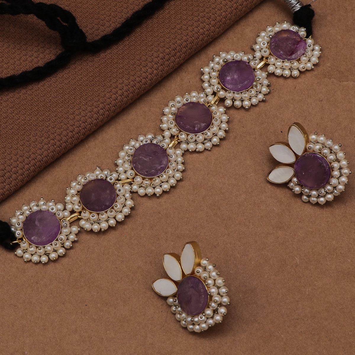 WILLOW BIJOUX PREMIUM HANDMADE RAW STONE CHOKER WITH EARRINGS CH122