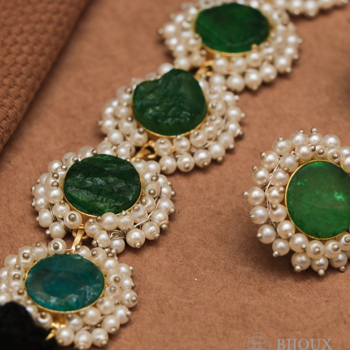 WILLOW BIJOUX PREMIUM HANDMADE RAW STONE CHOKER WITH EARRINGS CH122