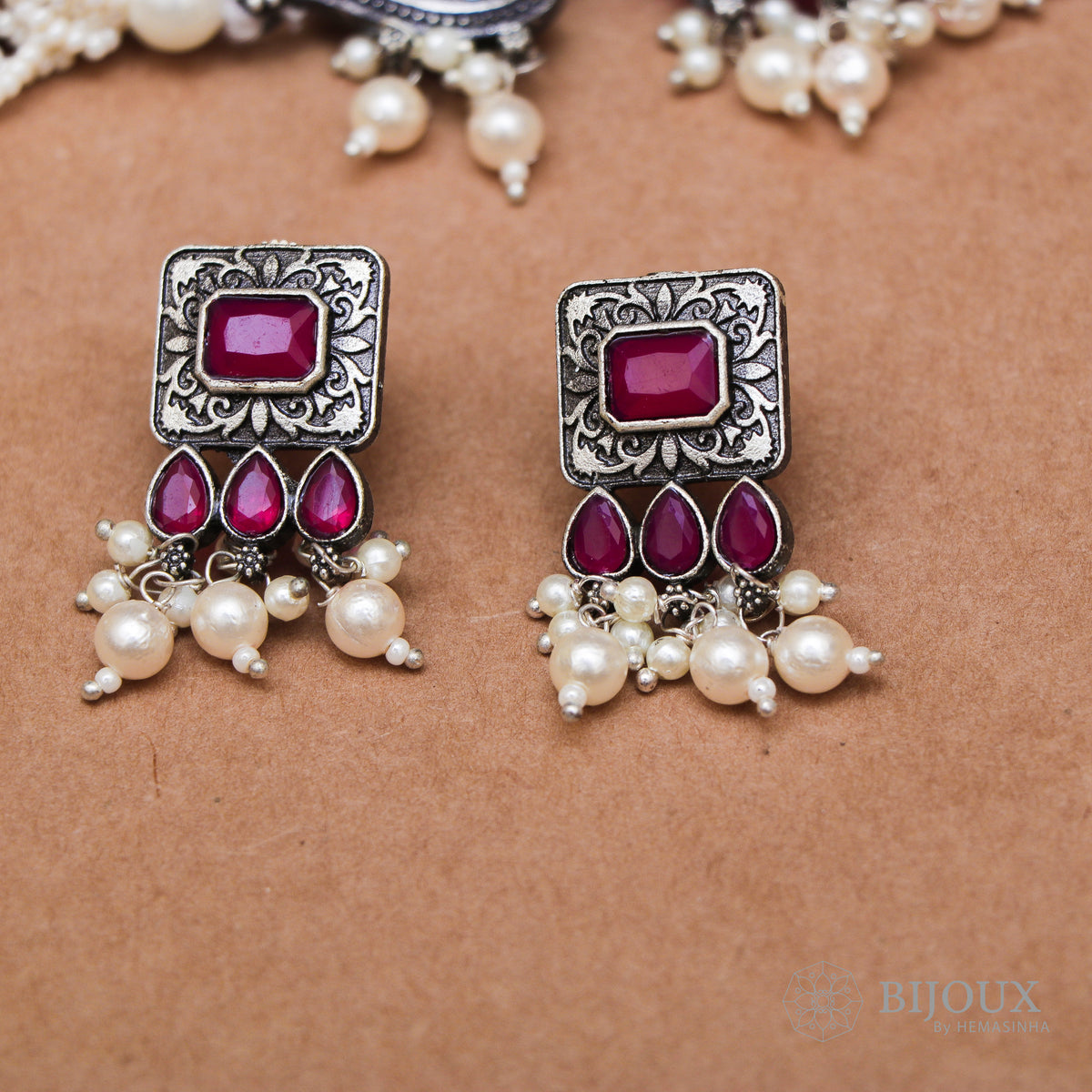 NORA BIJOUX PREMIUM  SEMI HANDMADE CHOKER WITH EARRINGS CH105