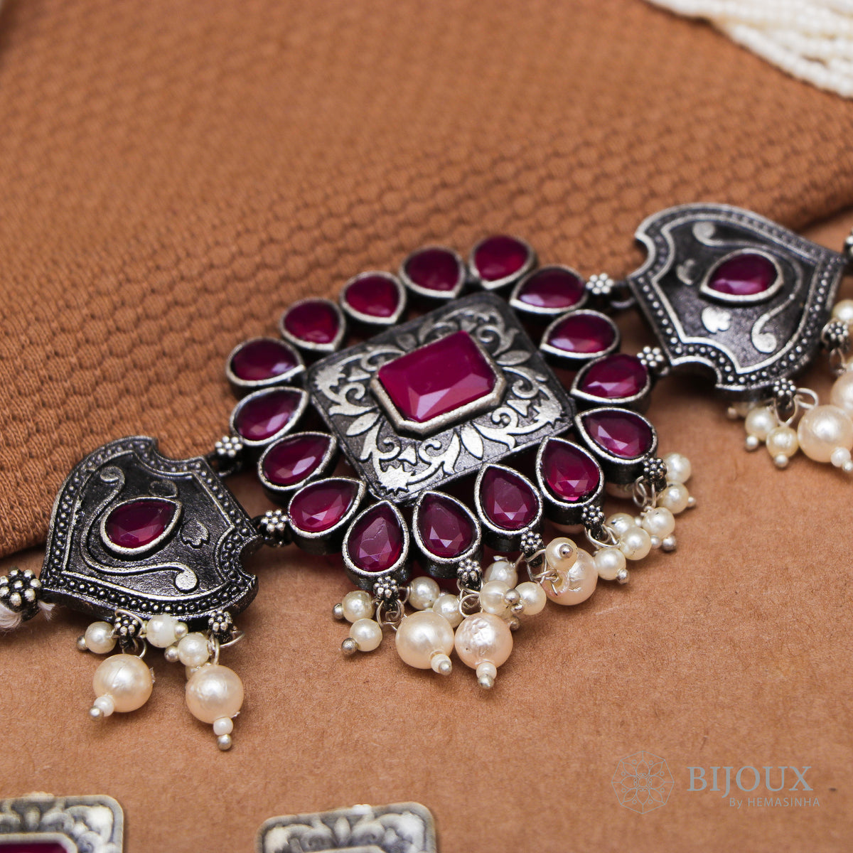 NORA BIJOUX PREMIUM  SEMI HANDMADE CHOKER WITH EARRINGS CH105