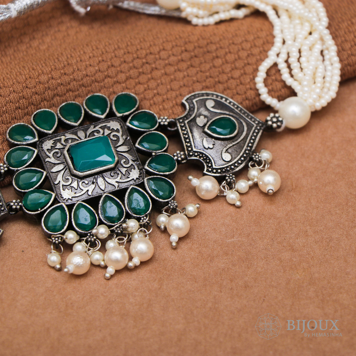 NORA BIJOUX PREMIUM  SEMI HANDMADE CHOKER WITH EARRINGS CH105