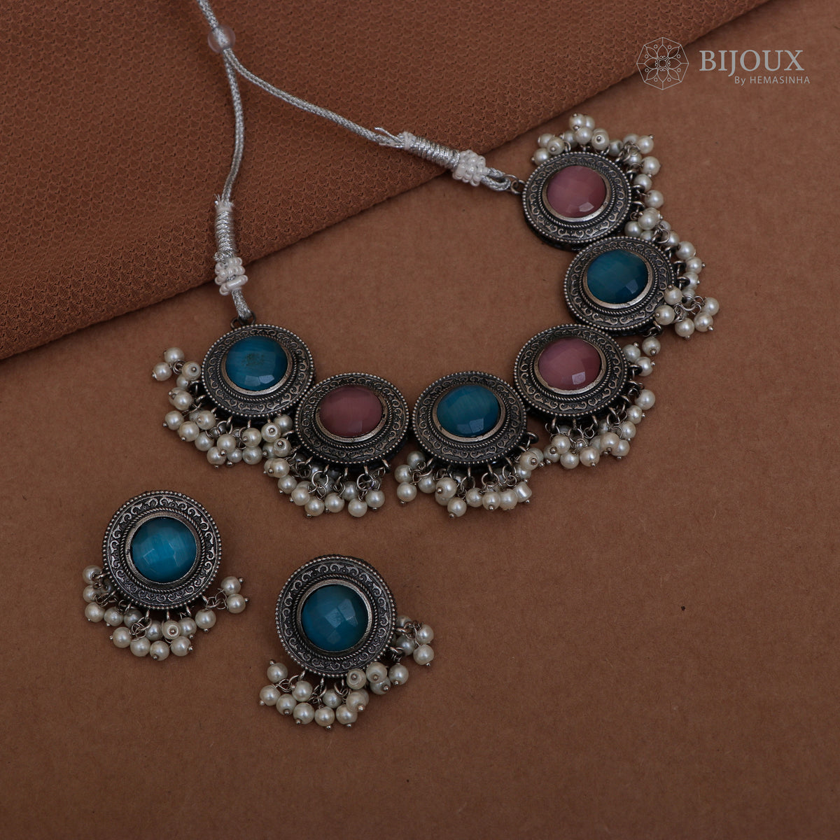 BOWIE BIJOUX PREMIUM SILVER LOOK ALIKE  SEMI HANDMADE CHOKER WITH EARRINGS CH338