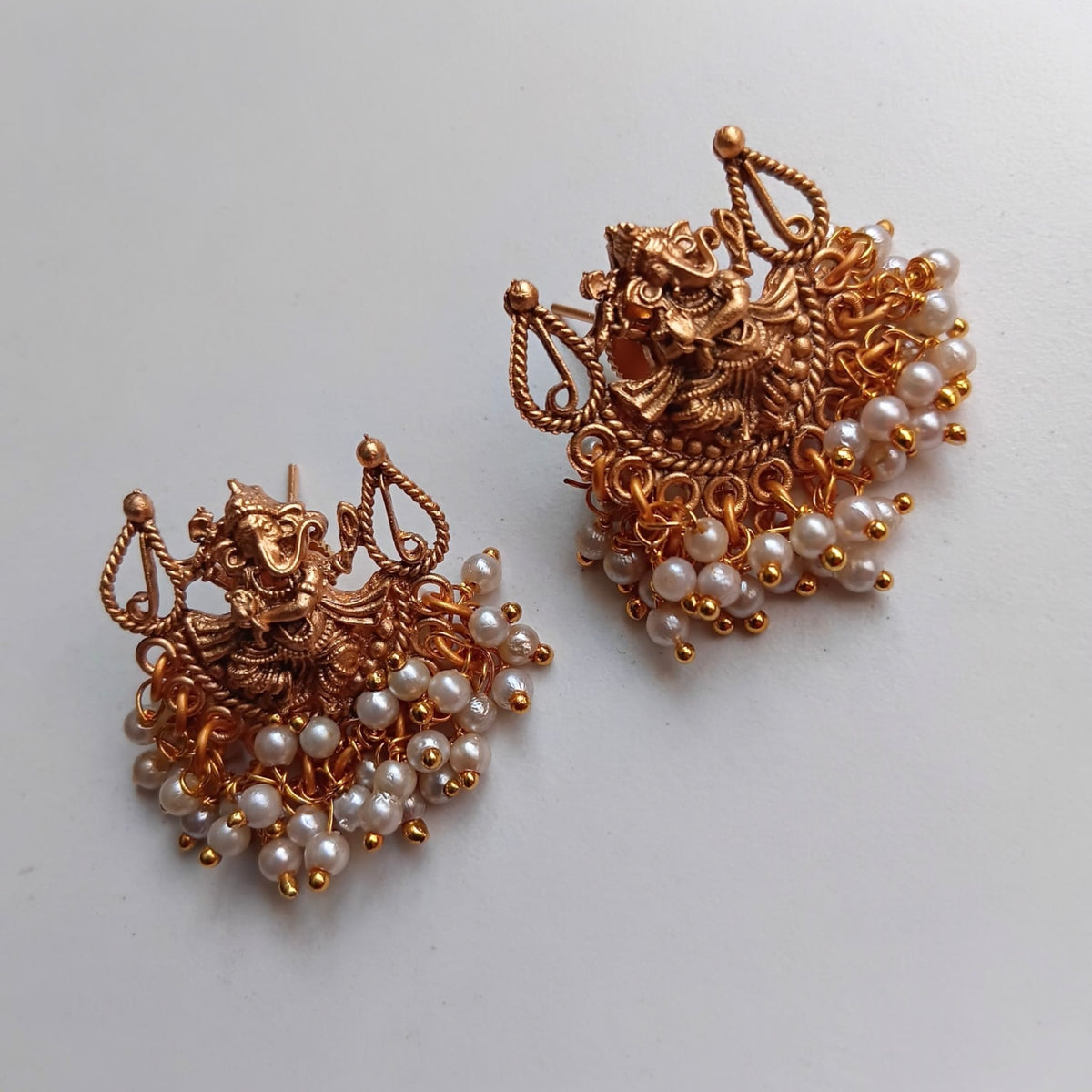 DHARSHU TEMPLE GOLD TONED ANTIQUE FINISH NECKLACE WITH EARRINGS NL175