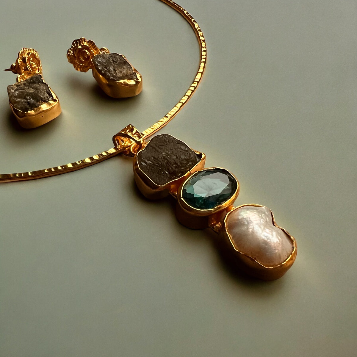 SOPHIA HANDMADE BIJOUX PREMIUM AND BIJOUX EXCLUSIVE HASLI WITH EARRINGS CH479