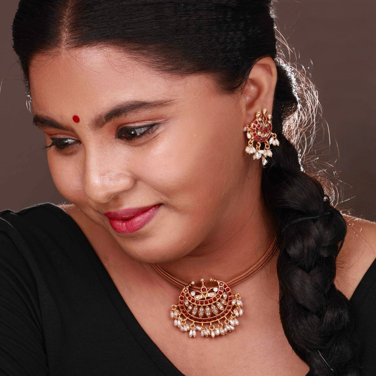 PADMA ATTIYAL GOLD TONED ANTIQUE FINISH NECKLACE WITH EARRINGS NL167