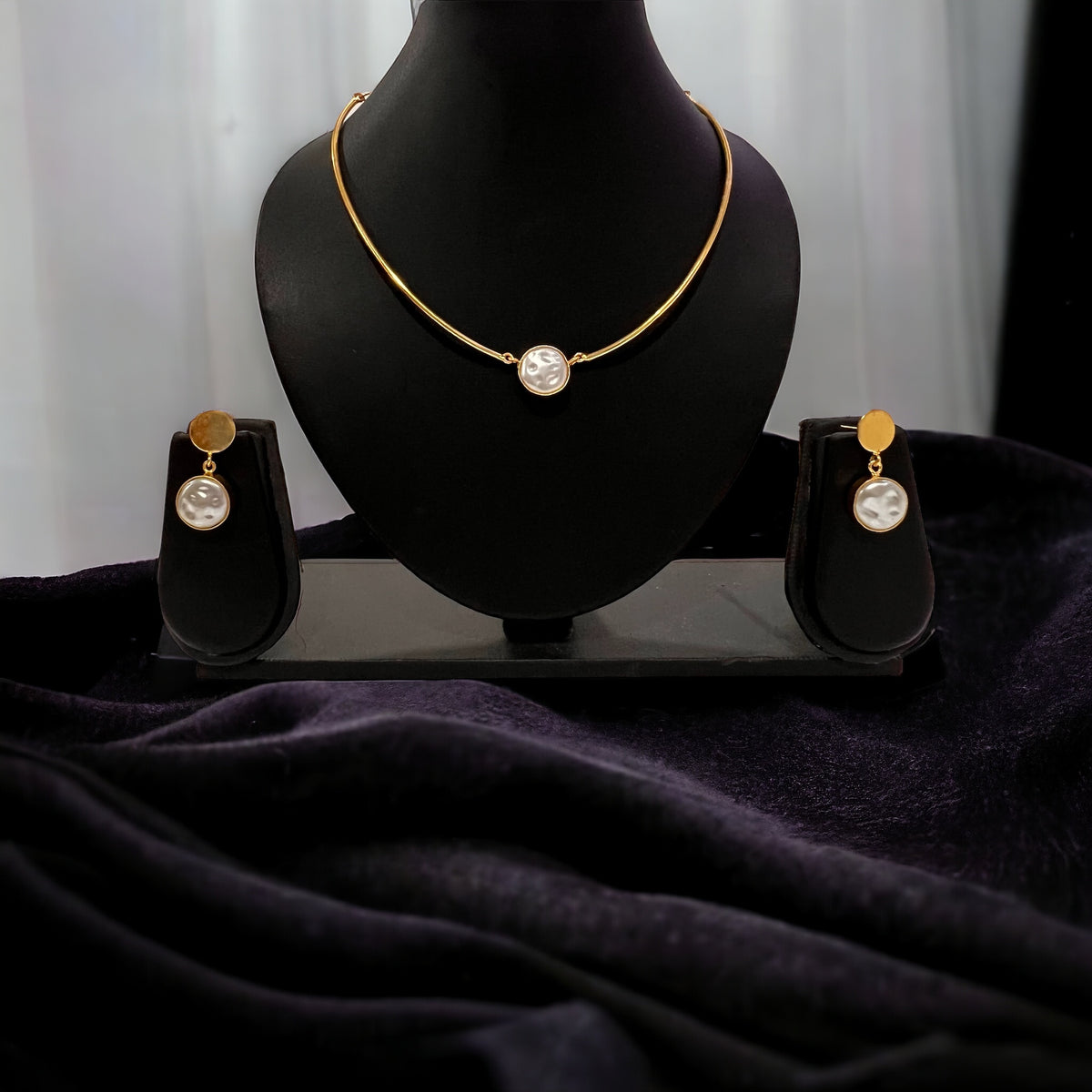 GARGI HANDMADE GOLD TONED HASLI/NECKPIECE WITH EARRINGS WITH EARRINGS CH424