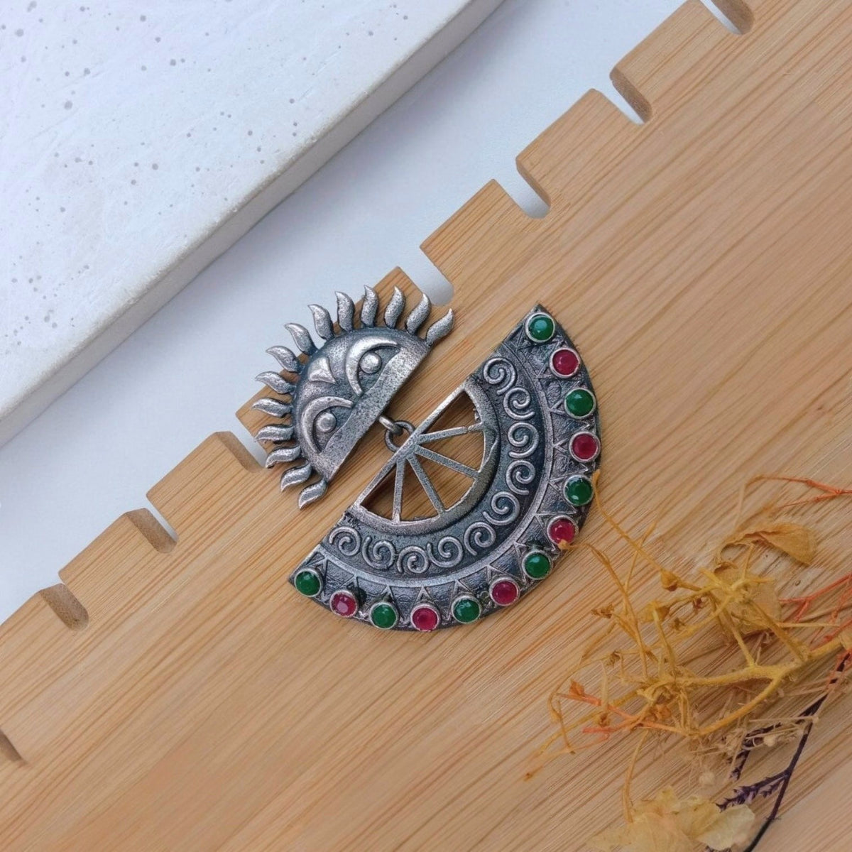 SURYAN AD STONES SILVER LOOK ALIKE DUAL TONE SEMI-HANDMADE STUD ER196