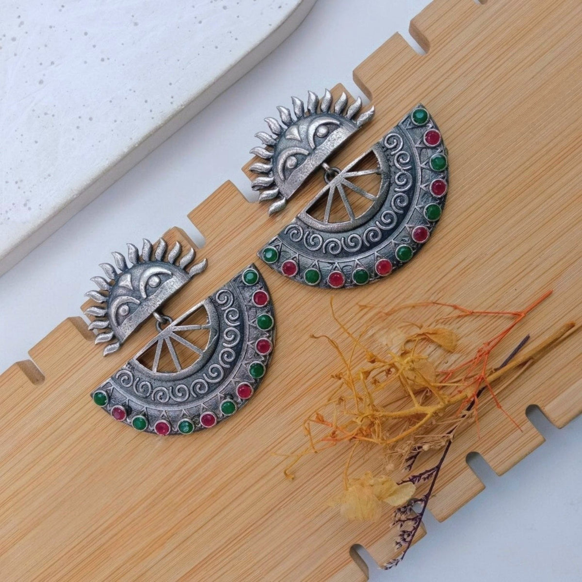 SURYAN AD STONES SILVER LOOK ALIKE DUAL TONE SEMI-HANDMADE STUD ER196