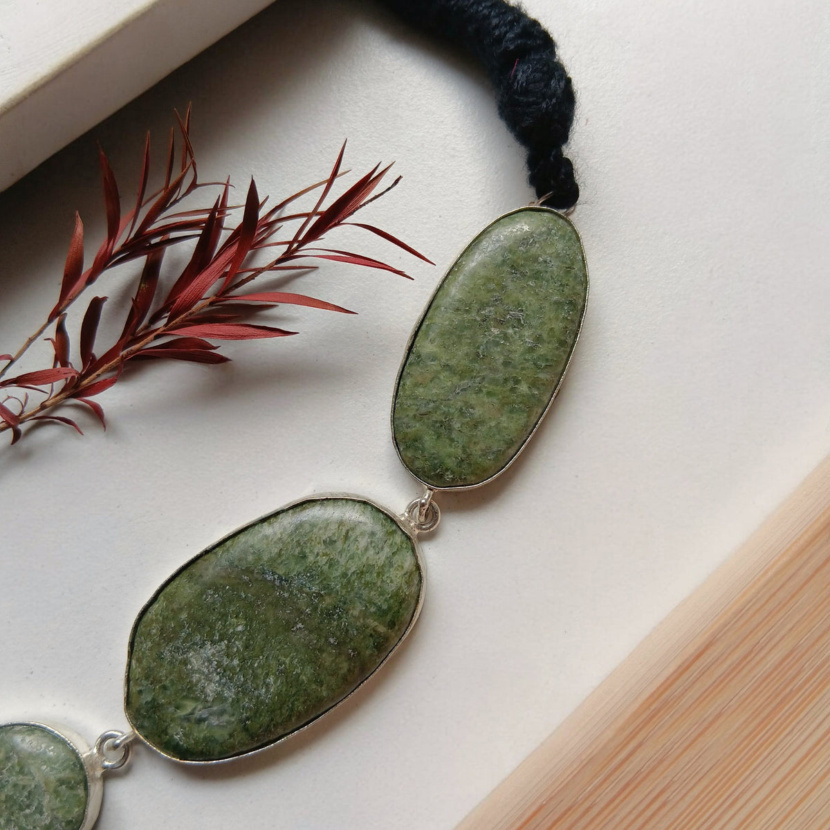 THUSHARA RAW AND RAW RUSTIC FINISH NATURAL STONE NECKPIECE CHOKER/NECKPIECE CH378