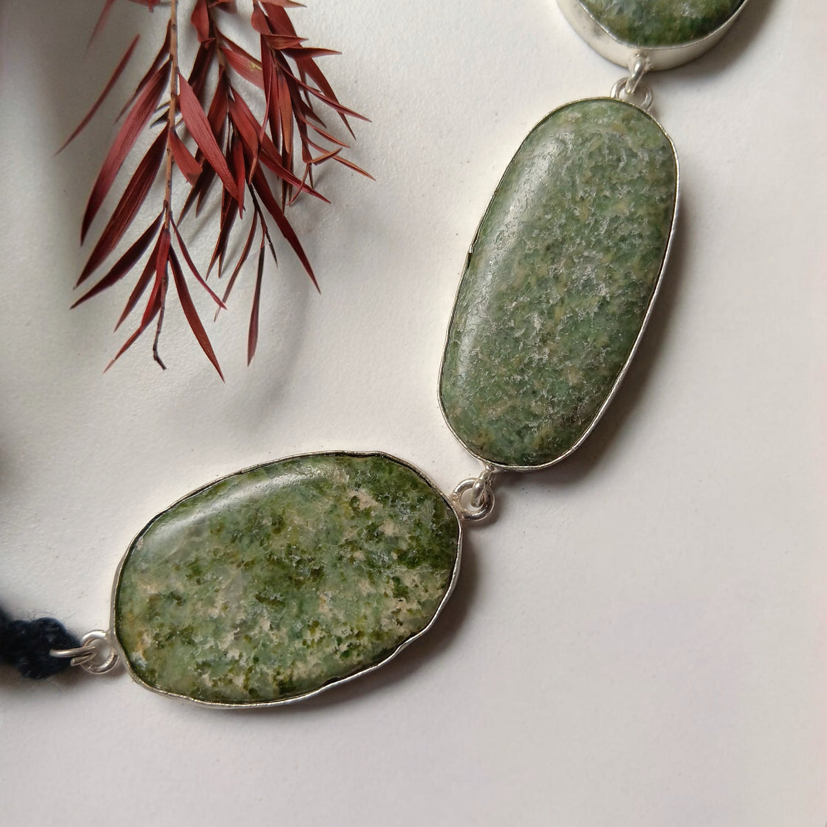 THUSHARA RAW AND RAW RUSTIC FINISH NATURAL STONE NECKPIECE CHOKER/NECKPIECE CH378