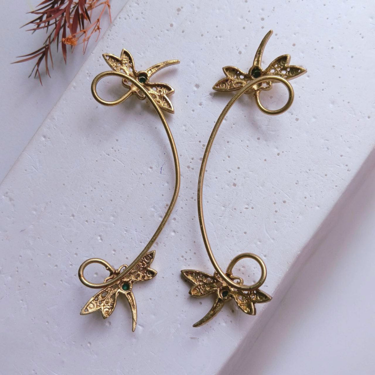 SHIVANI GOLD-TONED SEMI-HANDMADE EAR CUFF (SUITABLE FOR NON-PIERCED EARS) EA17