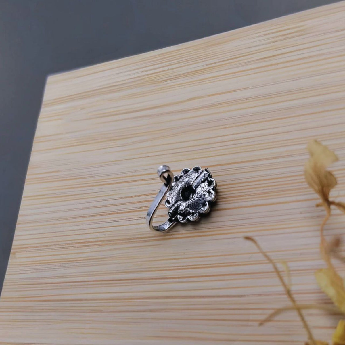 NAVYA CLIP ON NOSE STUDS NS100