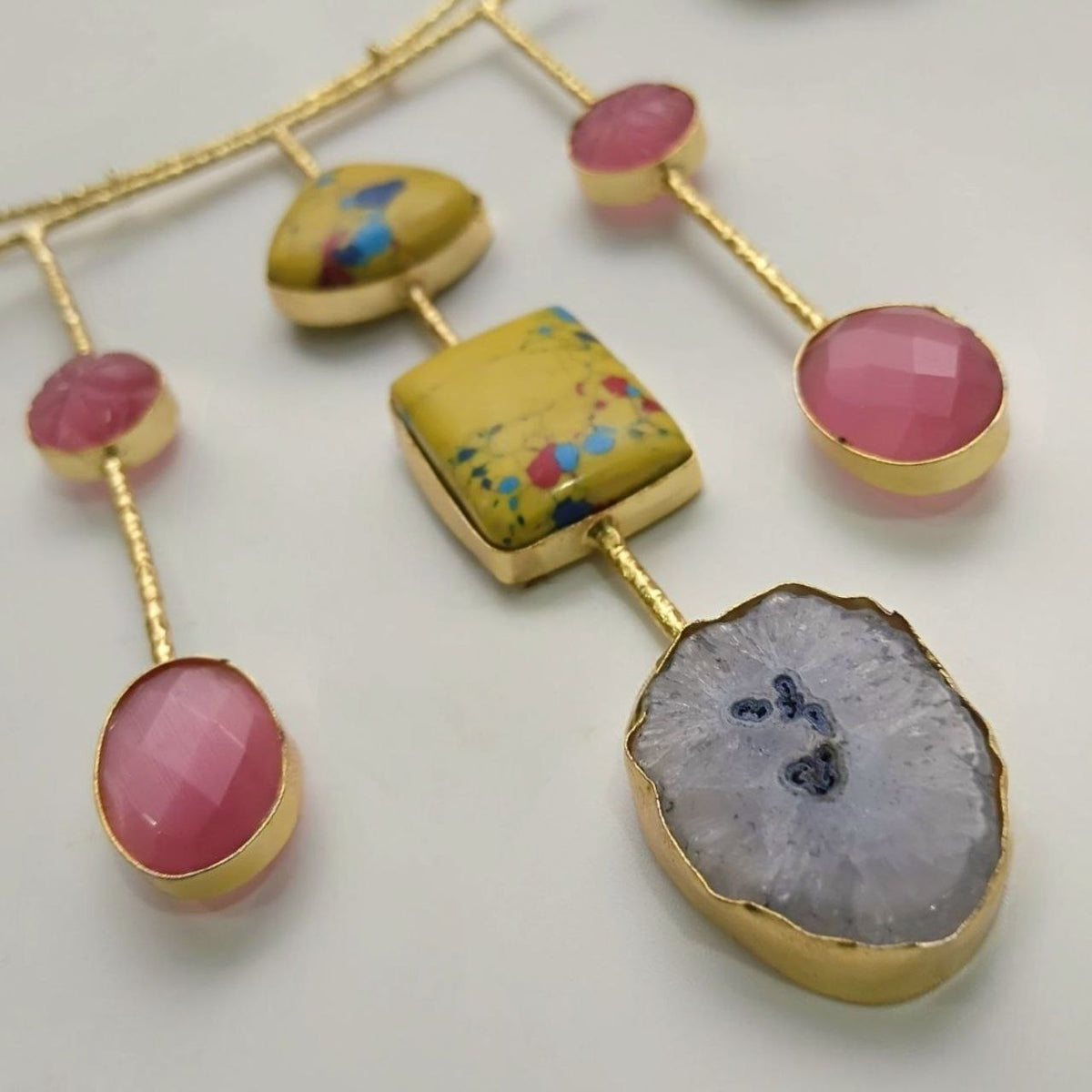 ANISHA NATURAL AGATE STONE GOLD TONED HANDMADE CHOKER/HASLI CH510