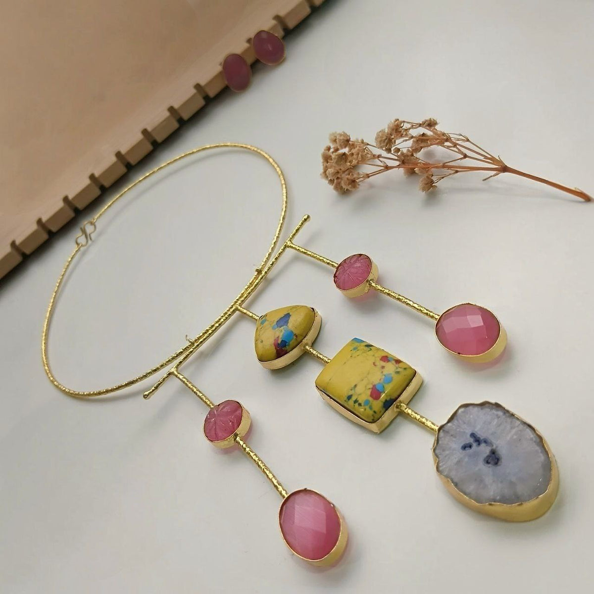 ANISHA NATURAL AGATE STONE GOLD TONED HANDMADE CHOKER/HASLI CH510